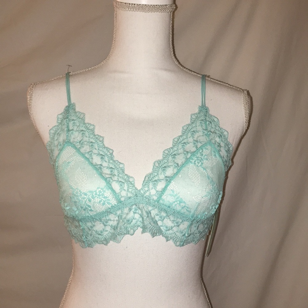 NEVER BEEN WORN BRALETTE WITH SEQUENCE AND GOLD